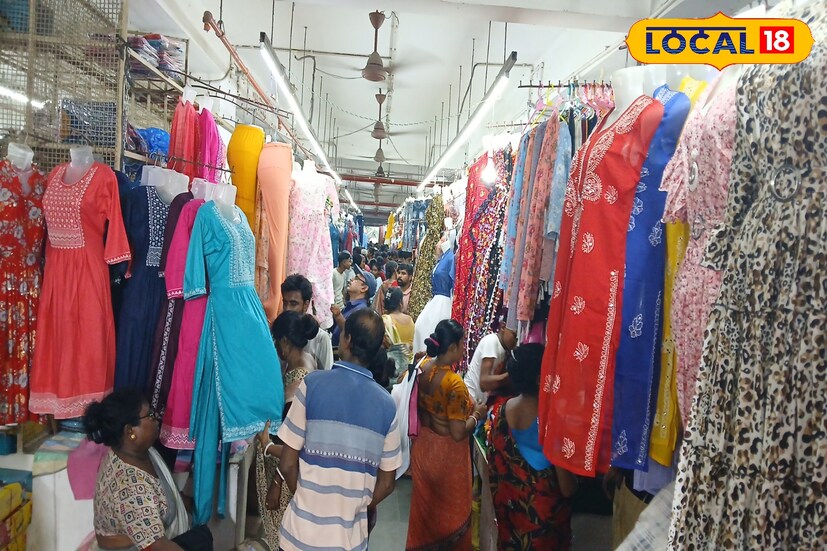 হাওড়া সহ পার্শ্ববর্তী জেলার মানুষ অঙ্কুরহাটি পোশাক হাট থেকে পাইকারি দামে পোশাক কিনে। নিজের এলাকায় দোকান বা বাড়ি থেকে ব্যবসা শুরু করে লাভবান হচ্ছেন।