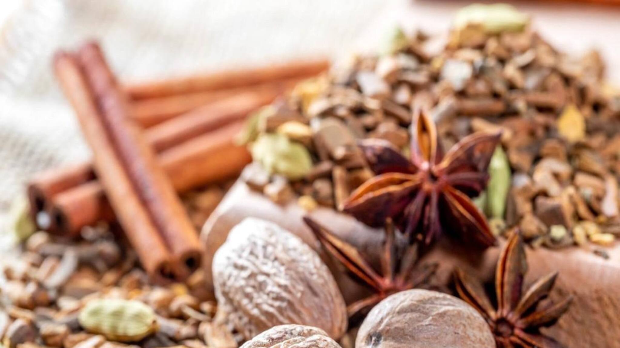 ঝোলা ত্বক-বলিরেখা দূর হবে, বার্ধক্য আটকাবে এই সাধারণ মশলা, ৫০-এও লাগবেন ২০