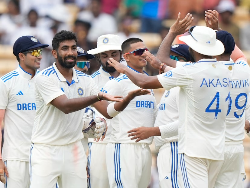 এক ঝলকে দেখে নিন ভারতের সম্ভাব্য় একাদশ: যশস্বী জয়সওয়াল, কেএল রাহুল, বিরাট কোহলি, দেবদূত পাড়িক্কল, ঋষভ পন্থ, ধ্রুব জুরেল / হর্ষিত রানা, নীতিশ কুমার রেড্ডি, রবীন্দ্র জাদেজা / রবিচন্দ্রন অশ্বিন, জসপ্রীত বুমরাহ (অধিনায়ক), মহম্মদ সিরাজ, আকাশ দীপ।