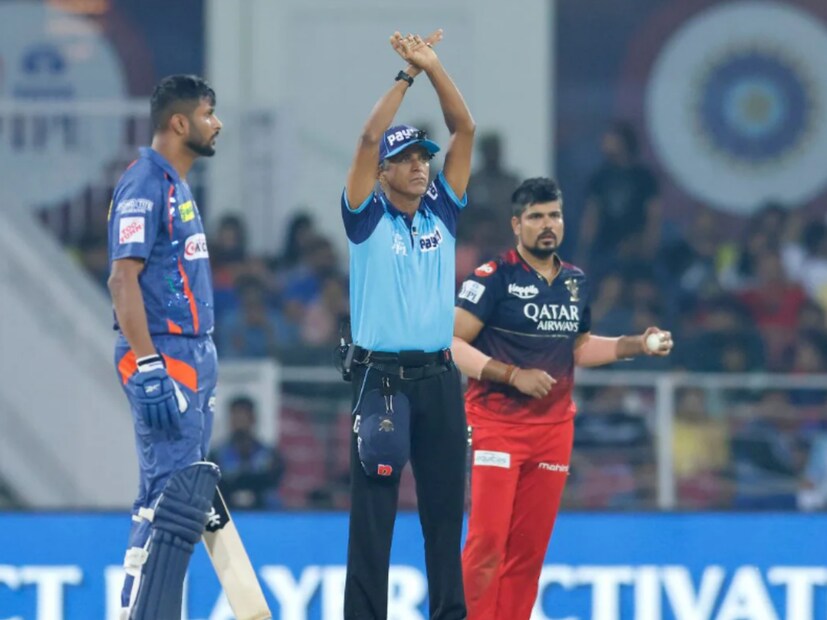 বিসিসিআইয়ের তরফে ইমপ্যাক্ট প্লেয়ারের নিয়ম রেখে দেওয়ার পিছনে যে কারণ বলা হয়েছে তা হল, দর্শক। বিসিসিআই মনে করছে যে দর্শকদের দিক থেকে ইমপ্যাক্ট প্লেয়ার নিয়ম রাখাটা অত্যন্ত ভালো ব্যাপার।