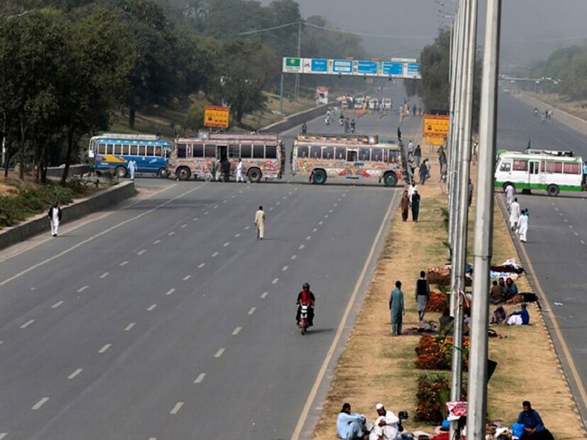 Mercer-এর গ্লোবাল মোবিলিটি লিডার ইভন ট্রাবার জানিয়েছেন যে, “জীবনযাত্রার উপর ব্যয়ের চ্যালেঞ্জগুলি বহুজাতিক সংস্থা এবং এর কর্মীদের উপর উল্লেখযোগ্য প্রভাব ফেলেছে।” অন্যদিকে আবার প্রবাসীদের জন্য সবথেকে সাশ্রয়ী শহরগুলি হল ইসলামাবাদ (২২৪-তম স্থান), লাগোস (২২৫-তম স্থান) এবং আবুজা (২২৬-তম স্থান)। তাই দেখে নেওয়া যাক, ২০২৪ সালের নিরিখে প্রবাসীদের জন্য বিশ্বের সবথেকে ব্যয়বহুল ১০টি শহরের তালিকা।