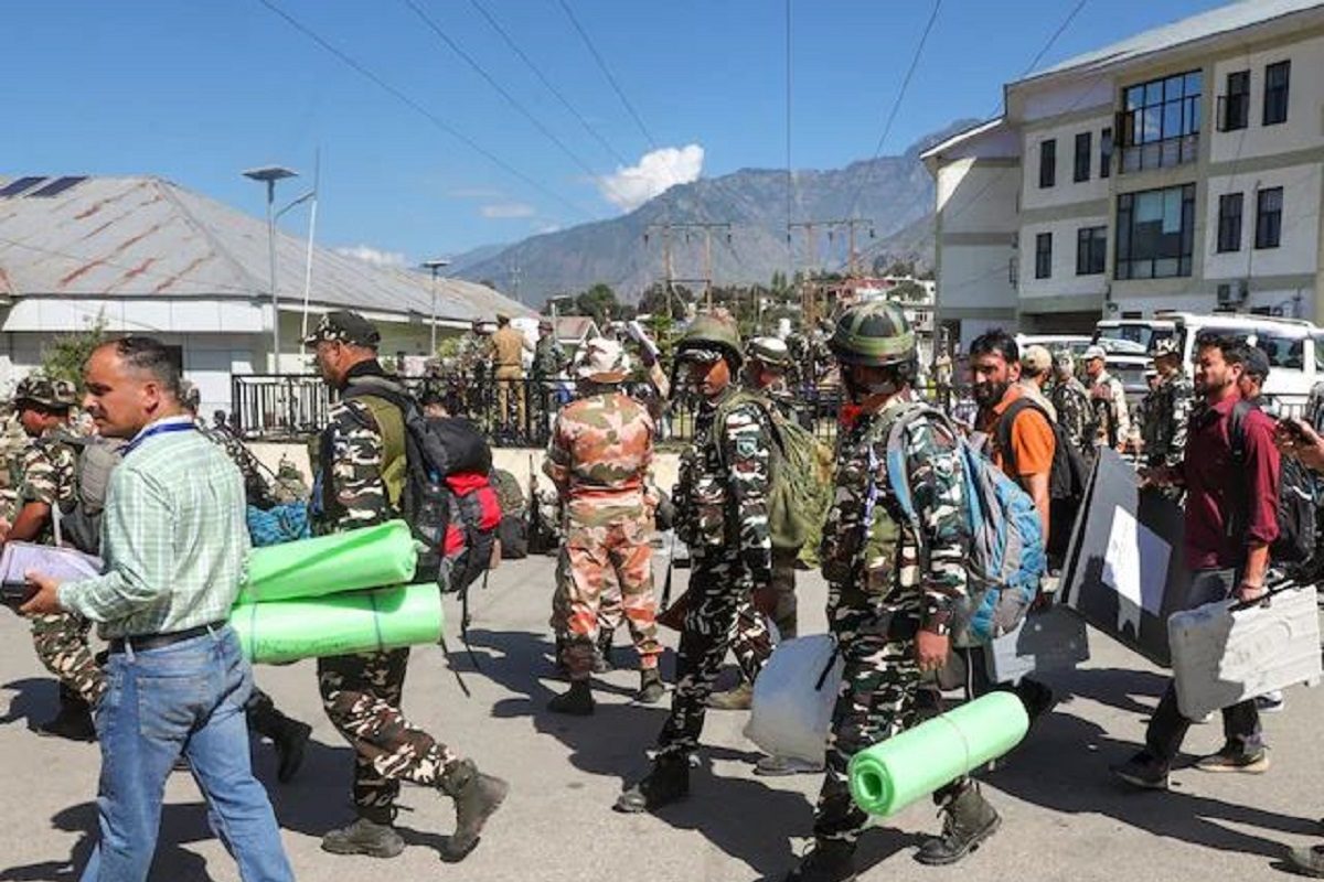 কেন্দ্রশাসিত অঞ্চল হওয়ার পর এই প্রথম, বুধবার ভোটগ্রহণ শুরু জম্মু কাশ্মীরে কেন্দ্রশাসিত অঞ্চল হওয়ার পর এই প্রথম, বুধবার ভোটগ্রহণ শুরু জম্মু কাশ্মীরে