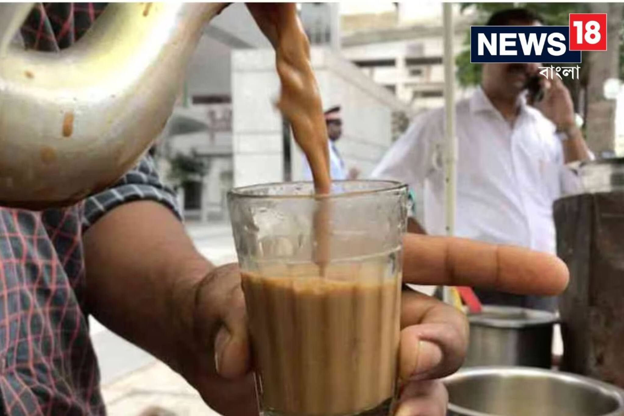 চা ভালোবাসেন? ঝাড়খণ্ডের এই দোকানে রোজ বিক্রি হচ্ছে ১ কুইন্টাল দুধের চা!