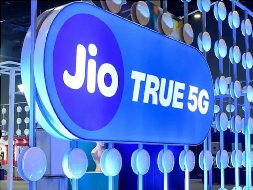 মহা ধুমধাম করে অষ্টম বর্ষপূর্তি পালন করছে Reliance Jio। ফলে সংস্থার তরফে দেশের প্রিপেড ব্যবহারকারীদের জন্য আনা হয়েছে বিশেষ অফার। বাছাই করা কিছু প্রিপেড প্ল্যানের উপর বিশেষ অফার পেতে পারেন সাবস্ক্রাইবাররা।