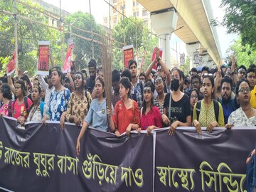  ঝাঁটা হাতে স্বাস্থ্যভবনে জুনিয়র ডাক্তাররা! বিকেল ৫টার মধ্যে ৫ দফা দাবি না মানলে কী করবেন তাঁরা?