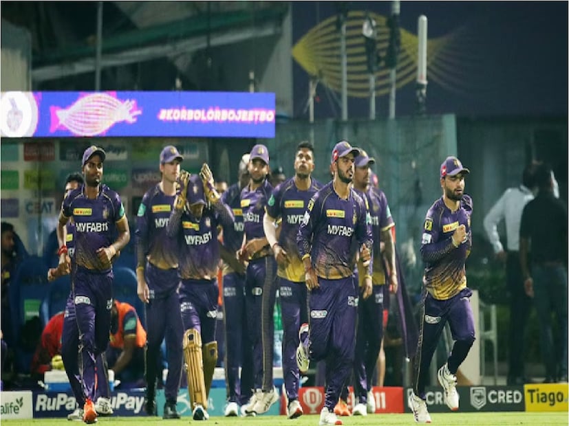 কিন্তু এবার কেকেআরের এক ক্যারিবায়ন তারকা দল থেকে বাদ পড়াটা প্রায় পাকা। এমনকী ছেড়ে দিয়ে তাঁকে ফের নিলামে কেনা হবে কিনা তা নিয়েও রয়েছে যথেষ্ট সন্দেহ।  ফলে তার বাদ পড়াটা প্রায় পাকা।