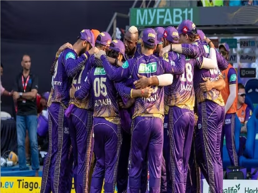 তবে এখনও জ্যাক কালিস ও রিকি পন্টিংয়ের নাম কিন্তু রয়েছে। এই ২জনের মধ্যে যে কোনও একজনের কেকেআর মেন্টর হওয়ার সম্ভাবনা প্রবল।