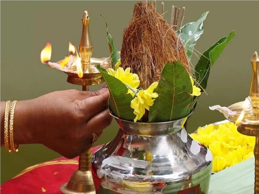 কলস বসানোর আগে এই কাজগুলি করুনজ্যোতিষীরা বলছেন, বছরের শেষ সূর্যগ্রহণ ভারতে দেখা যাবে না। যার কারণে ভারতে তেমন প্রভাব পড়বে না, তবে সূর্যগ্রহণকে অশুভ মনে করা হচ্ছে। তাই শারদীয়া নবরাত্রির ঘাটস্থাপনার আগে গঙ্গাজল দিয়ে স্নান করে নিন এবং যে স্থানে ঘাটস্থাপনা হবে সেখানে গঙ্গাজল শুদ্ধ করে নিন।কারণ শারদীয়া নবরাত্রিতে পবিত্রতার বিশেষ গুরুত্ব রয়েছে।