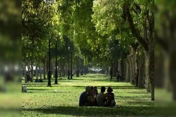 দুর্গাপুজোর আগে হাওয়া বদল,ভ্যাপসা গরম,কয়েক ঘণ্টার বিরতিতে ঝেঁপে বৃষ্টি