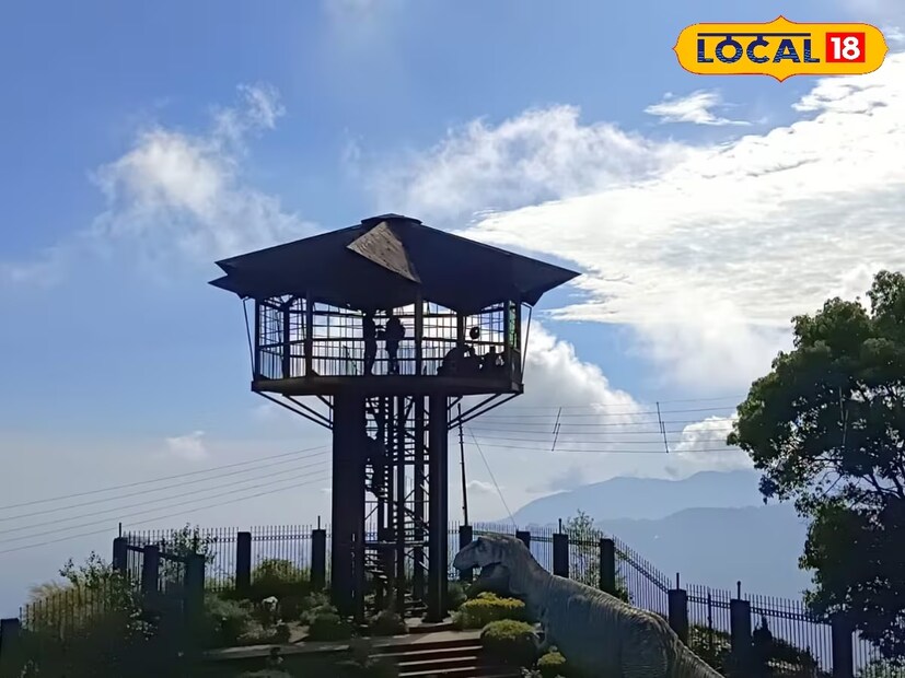 *পর্যটকদের জন্য এই জায়গায় তৈরি করা হয়েছে একটি ওয়াচ টাওয়ার। এই টাওয়ারের উপরে দাঁড়িয়েই আপনি যে দিকে তাকাবেন সেদিকেই সবুজের ঘেরা পাহাড় যেন আপনাকে হাতছানি দেবে। ফাইল ছবি। 