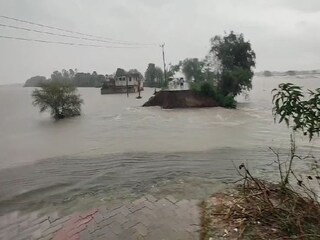 ভূতনি চরের কাছে এই জায়গাতেই নিখোঁজ হয় নৌকাটি৷ 
