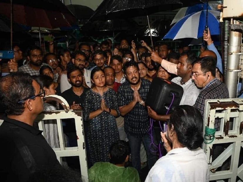 একের পর এক বৈঠক ভেস্তে যাওয়ার পর, অবশেষে সোমবার আন্দোলনকারীদের সঙ্গে বৈঠক হল রাজ্য সরকারের। মুখ্যমন্ত্রী, মুখ্যসচিব, স্বরাষ্ট্রসচিব, ডিজি ও স্বাস্থ্য প্রতিমন্ত্রীর উপস্থিতিতে হল বৈঠক।