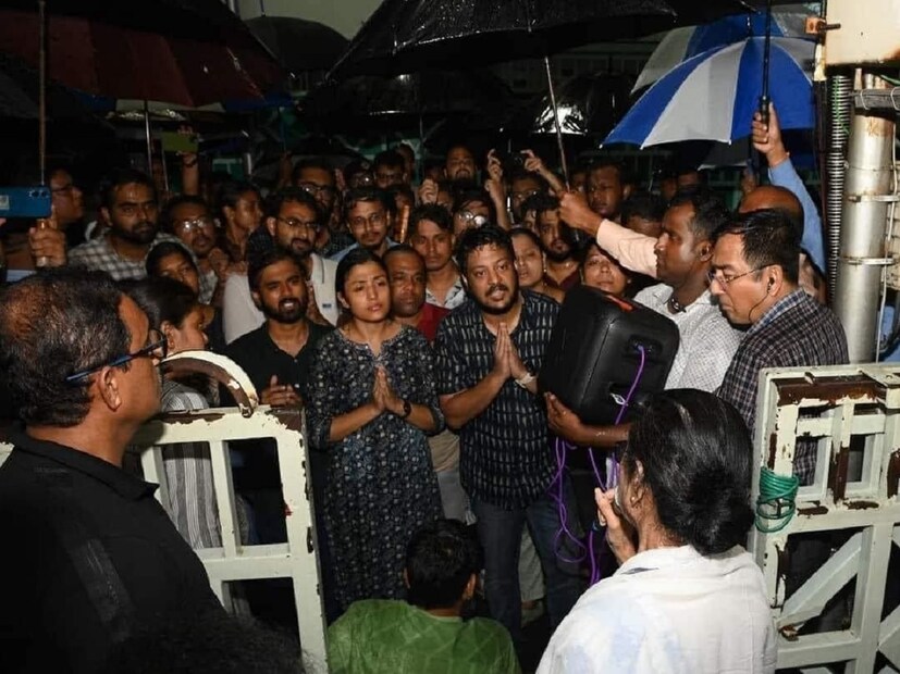 বেসরকারি হাসপাতাল থেকে স্বাস্থ্যসাথী প্রকল্পে 54 কোটি 39 লাখ টাকা রোজগার করেছেন নাকি তাঁরা! স্বাস্থ্য সাথী প্রকল্পের বাইরেও এই সিনিয়র রেসিডেন্টরা রোগী দেখেছেন এবং পারিশ্রমিক পেয়েছেন বলে অভিযোগ। এর বাইরেও তাঁরা প্রত্যেকেই মাসিক ৬৫০০০ থেকে ৭৫ হাজার টাকা ভাতা সরকারি হাসপাতাল থেকে নিয়েছেন। 