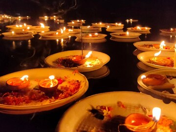 মহালয়ায় ঝমঝমিয়ে বৃষ্টি কলকাতায়? নাকি রোদ ঝলমলে আবহাওয়ায় স্বস্তি? জানুন আপডেট