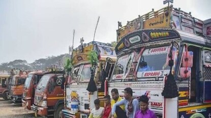 রাজ্যজুড়ে ১১-১৩ সেপ্টেম্বর টানা ৭২ ঘণ্টার ট্রাক ধর্মঘটের ডাক দেওয়া হয়েছে রাজ্যজুড়ে ১১-১৩ সেপ্টেম্বর টানা ৭২ ঘণ্টার ট্রাক ধর্মঘটের ডাক দেওয়া হয়েছে