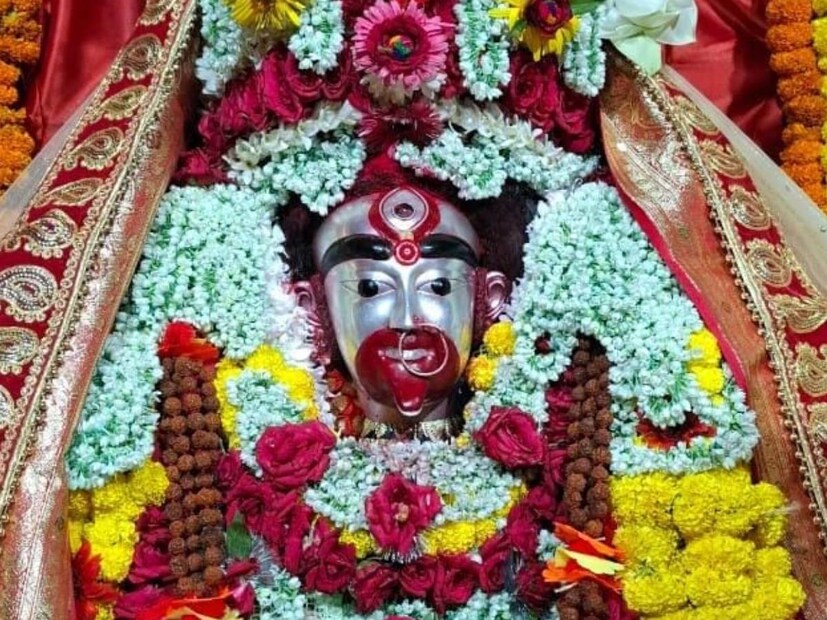 আজ অর্থাৎ সোমবার কৌশিকী অমাবস্যা৷ তন্ত্রসাধকদের কাছে এই তিথি অত্যন্ত গুরুত্বপূর্ণ৷ বলা হয় এই তিথি নিষ্ঠাভরে পালন করলে জীবন থেকে বাধাবিঘ্ন কেটে যায়৷ আসে সৌভাগ্য ও অর্থবৃষ্টি৷