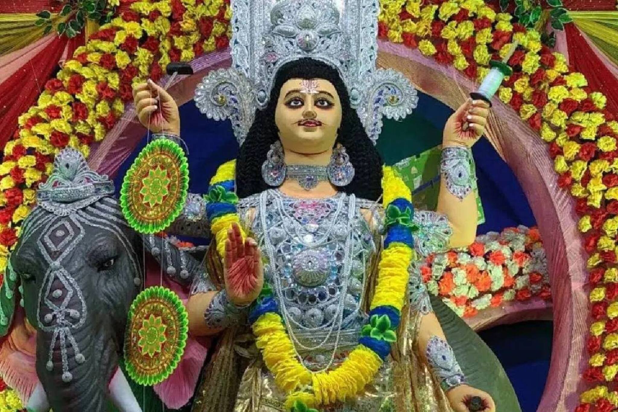 রাত পোহালেই বিশ্বকর্মা পুজো! কখন দেবতাকে কী নিবেদন করলে আসবে অর্থ ও ভাগ্য? জানুন