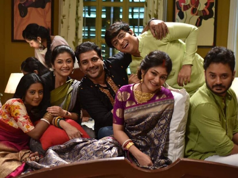 ‘দেশের মাটি’ ধারাবাহিকের পর আবার জুটি হিসেবে দেখা যাবে তথাগত এবং পায়েলকে। গল্পের শুরুর দিকে তাঁদের দাম্পত্য খুব সুখের নয়। তিক্ততায় ভরা সম্পর্ক। কিন্তু প্রেমের আশা পুরোপুরি মুছেও দেওয়া যায় না।