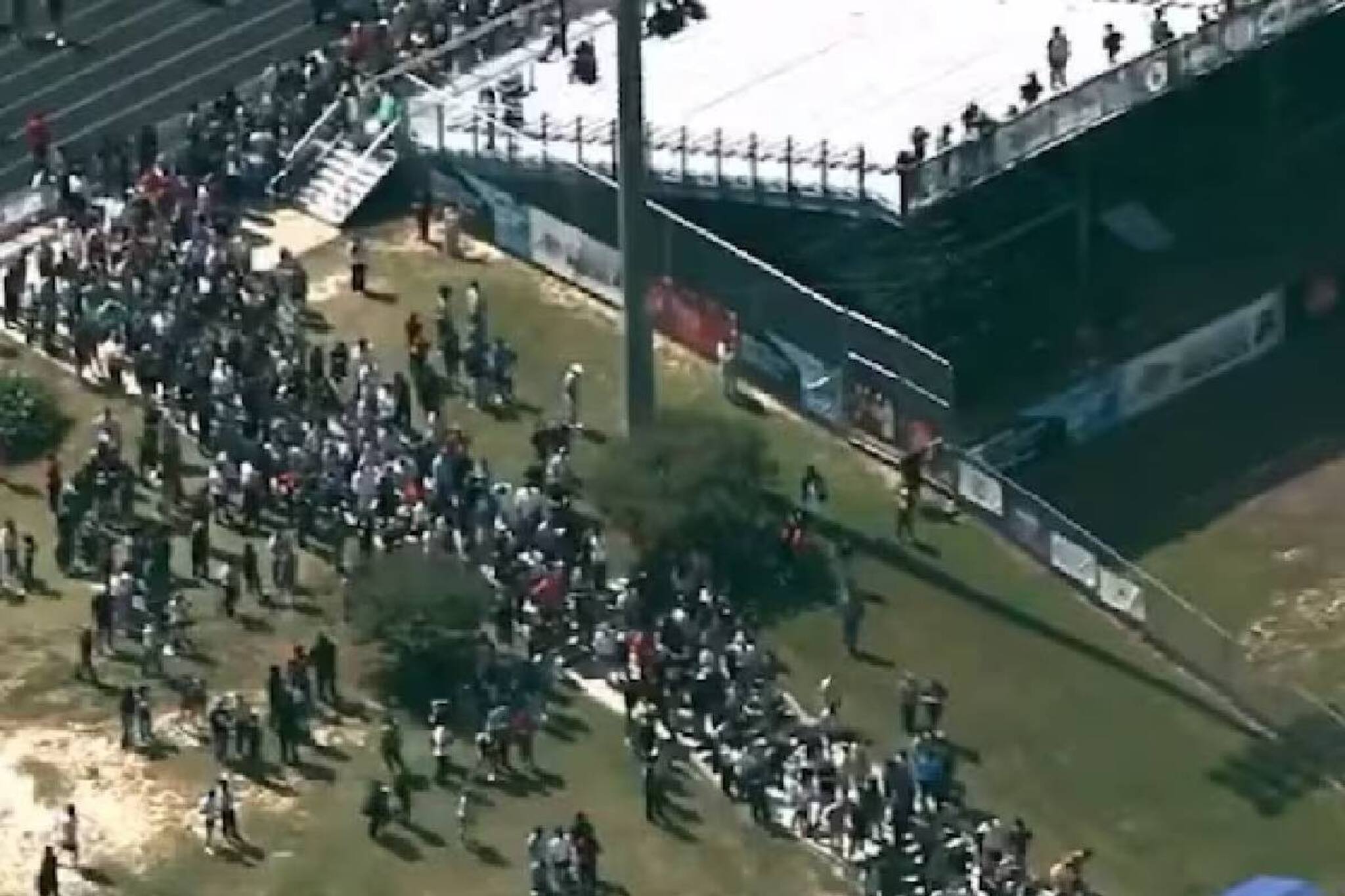 আমেরিকার স্কুলে ফের বন্দুকবাজের হামলা! ১৪ বছরের ছাত্রের হামলায় গুলিবিদ্ধ ৪