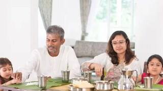 কোন দিকে মুখ করে খেতে হয়, তাও বলা আছে শাস্ত্রে