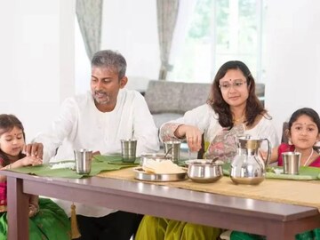 কোন দিকে মুখ করে খেতে হয়, তাও বলা আছে শাস্ত্রে
