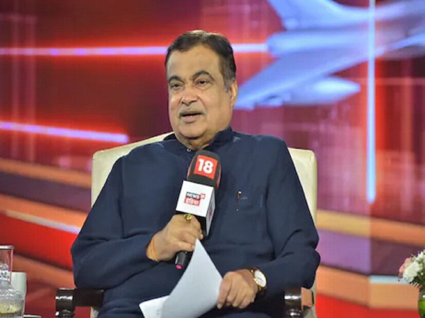News18 India Chaupal: বাড়তি টোল আদায় নিয়ে দীর্ঘদিন ধরেই অভিযোগ উঠছে। এবার তার জবাব দিলেন কেন্দ্রীয় সড়ক ও পরিবহণ মন্ত্রী নীতিন গড়করি। নিউজ18 ইন্ডিয়া চৌপালে তাঁর কাছ থেকে জানতে চাওয়া হয়, রাস্তা তৈরিতে ১,৯০০ কোটি টাকা খরচ হলে ৮০০০ কোটি টাকা টোল আদায় কেন করা হল? উত্তরে গড়করি জানান, একদিনে টোল আদায় হয় না। আগে-পরে অনেক খরচ হয়।