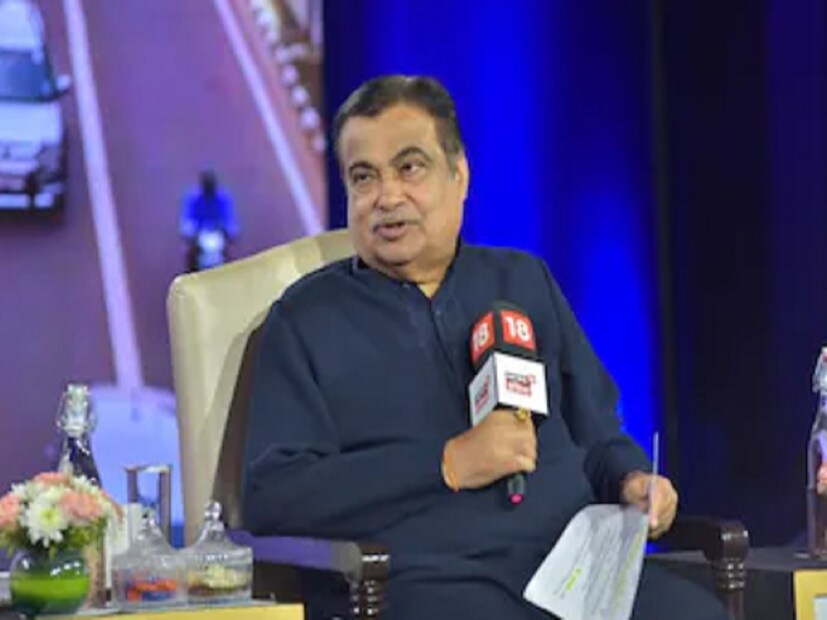 উদাহরণ দিয়ে নিজের বক্তব্যের ব্যখ্যাও করেন কেন্দ্রীয় মন্ত্রী। গড়করি বলেন, ‘‘ধরুন আপনি নগদে একটা বাড়ি বা গাড়ি কিনলেন, যার দাম ২.৫ লাখ টাকা। এখন যদি ১০ বছদরের লোন নিয়ে কেনেন তাহলে খরচ বেড়ে ৫.৫ লাখ থেকে ৬ লাখ টাকা হয়ে যাবে। আমাদেরও অনেক সময় ঋণ নিয়ে কাজ করতে হয়।’’ এই প্রসঙ্গে দিল্লি-জয়পুর হাইওয়ে অর্থাৎ NH-8-এর উদাহরণ টানেন গড়করি।