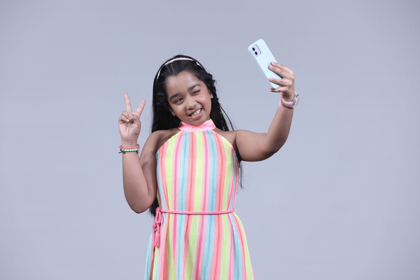 ক্লিক-এর ডিরেক্টর নীরজ তাঁতিয়ার কথায়, “আমরা কয়েক বছর আগে মিনি সিরিজ ফরম্যাট চালু করেছিলাম। এবার আমরা একটা অভিনব মেগা সিরিজ ফরম্যাট চালু করতে চলেছি। আগে বেশ কয়েকটি থ্রিলার আমরা এনেছি। যা দর্শকদের মন জয় করেছে। এবার আমরা কিছু সময়ের জন্য ‘ফ্যামিলি ড্র্যামেডি’ ধারা নিয়ে কাজ করতে চাইছি।” 