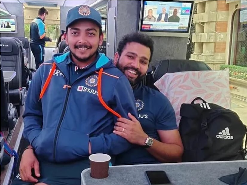 পৃথ্বীর বর্তমান পারফরম্যান্স হতাশাজনক। কিন্তু তাঁর প্রতিভা নিয়ে সবাই একই কথা বলেছিলেন একটা সময়। সেই পৃথ্বী শ-এর নাম কি এবার ভারতীয় ক্রিকেট থেকে মুছে যেতে বসেছে! পরিস্থিতি কিন্তু তেমনই। তবে সম্প্রতি তিনি নিজেকে ক্রিকেটে ফিরিয়ে আনার জন্য পরিশ্রম শুরু করেছেন। আইপিএলে দল না পাওয়া পৃথ্বীর এবার নতুন লড়াই।
