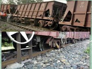 ফারাক্কার খোদাবন্দপুরে চলন্ত মালগাড়ি থেকে বিচ্ছিন্ন বগি! বড়সড় দুর্ঘটনা থেকে রক্ষা