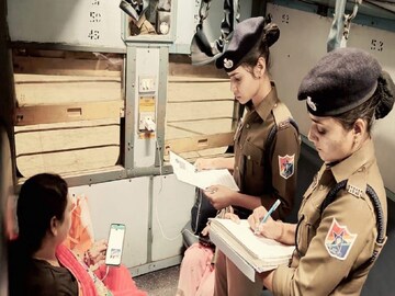 ট্রেনে মহিলা যাত্রীদের নিরাপত্তা ব্যবস্থা আরও জোরদার পূর্ব রেলের