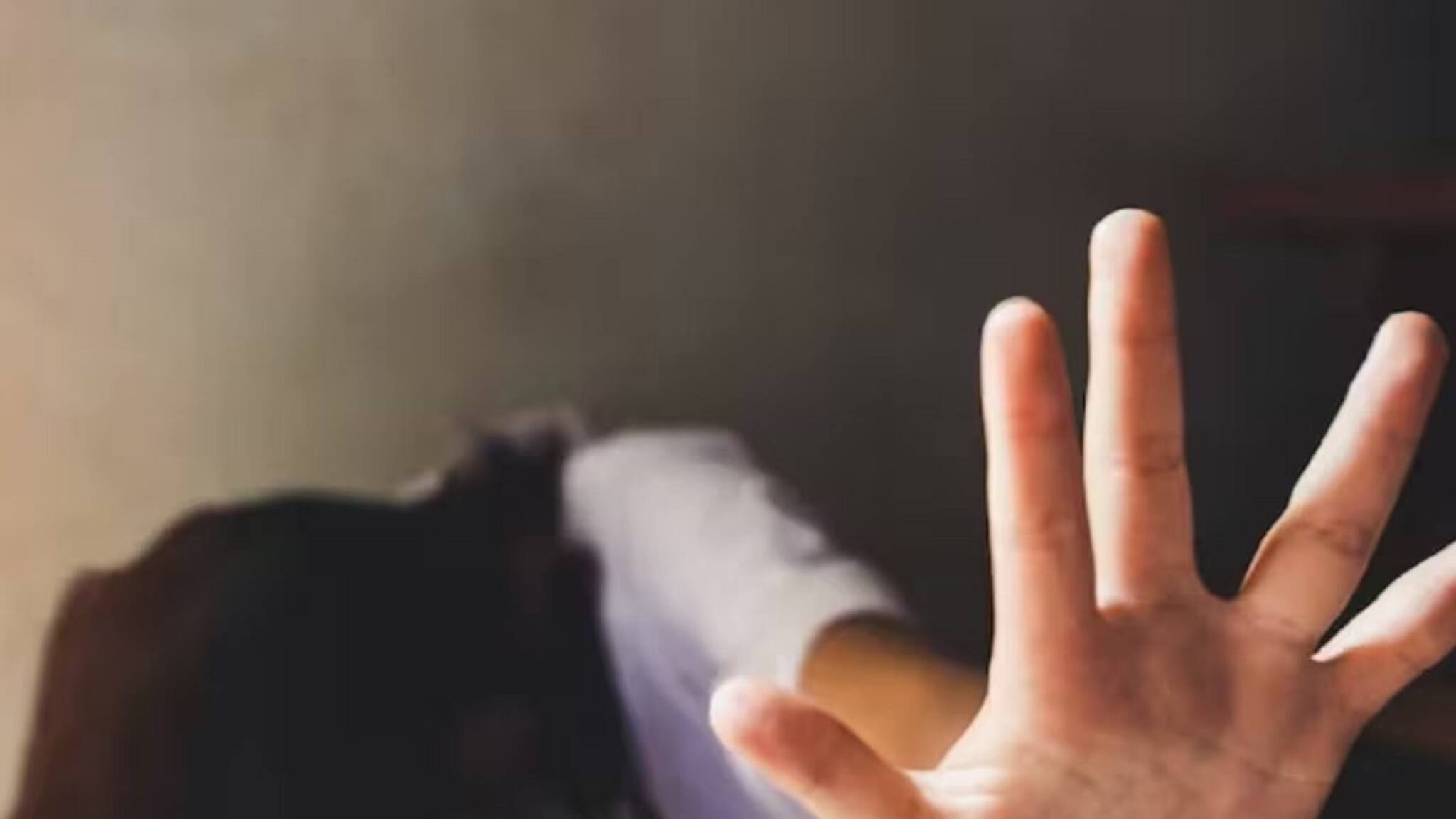 Crime News: বাড়ি থেকে তুলে নিয়ে গিয়ে গৃহবধূকে ধর্ষণ ও খুনের চেষ্টা, উত্তাল জয়নগর, স্তম্ভিত গ্রামবাসীরা