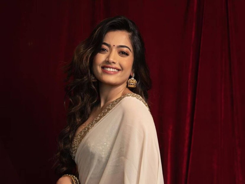 দীর্ঘ দিন ধরেই পর্দার আড়ালে রশ্মিকা। কেমন আছেন, কোথায় আছেন এই নিয়েই অনেক দিন ধরেই ভক্তদের কৌতূহল তুঙ্গে। অবশেষে তার কারণ জানালেন রশ্মিকা। 