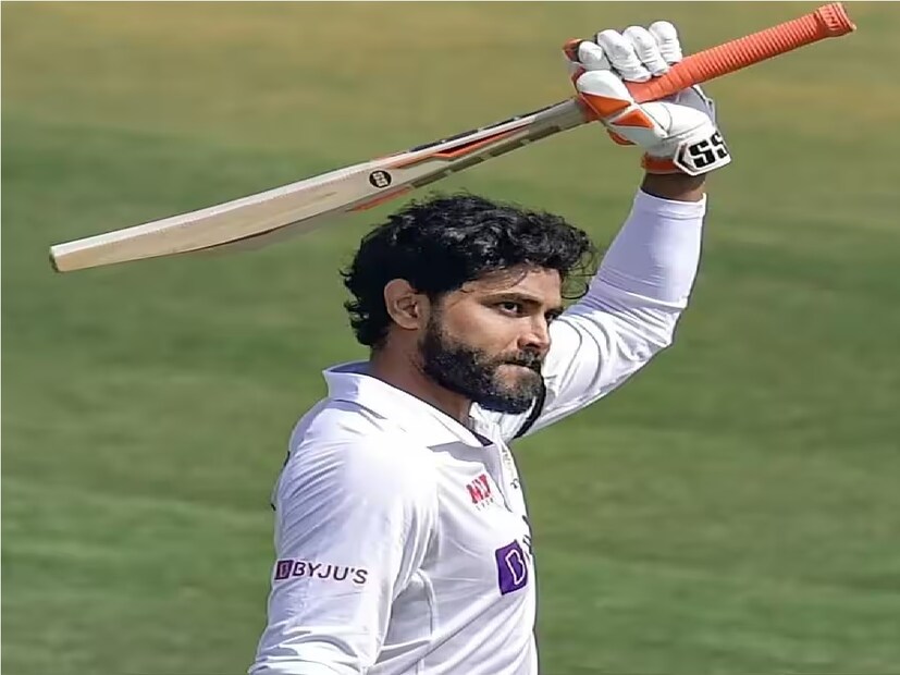 ২০২২ সালে ৯ মার্চ ওয়েস্ট ইন্ডিজের তারকা জেসন হোল্ডারকে সরিয়ে আইসিসি টেস্ট অলরাউন্ডারদের তালিকায় র&#x200d;্যাঙ্কিংয়ে শীর্ষে উঠে এসেছিলেন রবীন্দ্র জাদেজা। 