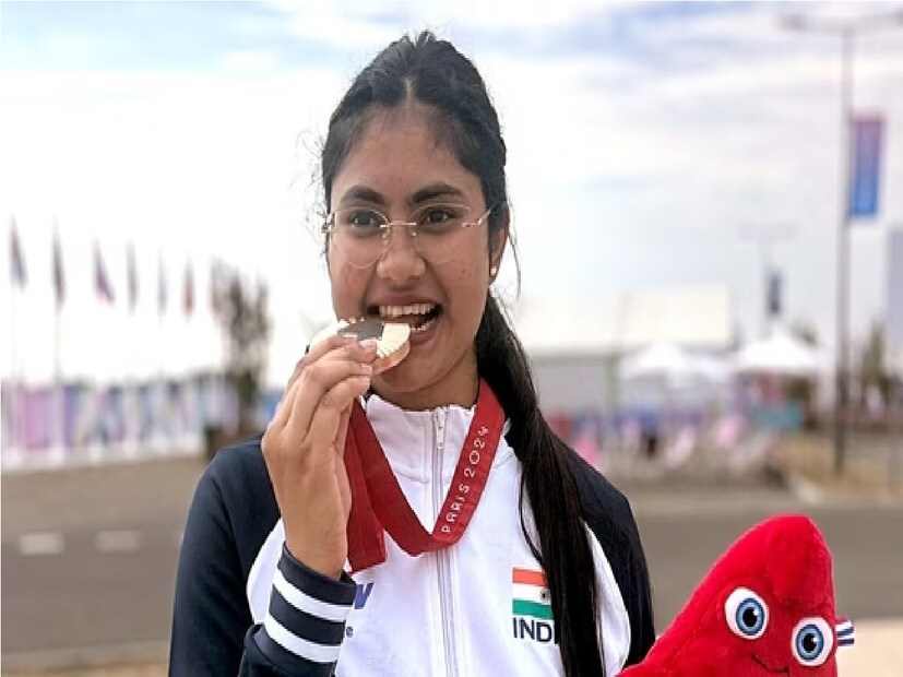 দরিদ্র পরিবার থেকে উঠে এসেছেন রুবিনা। বাবা মোটর মেকানিক, মা নার্স। শৈশবেই পোলিও ধরা পড়ে। অনেক চিকিৎসা হয়। কিন্তু লাভ হয়নি। বিকলাঙ্গ হয়ে যান রুবিনা। তবে মনের জোরে কাটিয়ে উঠেছেন সমস্ত প্রতিবন্ধকতা। শ্যুটিংই তাঁর ধ্যানজ্ঞান। হুইলচেয়ারের বাধাও কাটিয়ে এখন নিজের দুর্বল দুই পায়ে দাঁড়িয়েই অবর্থ্য লক্ষ্যভেদ করেন৷
