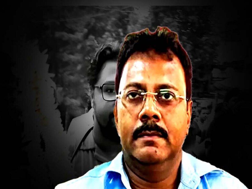 এবার আরজি কর কাণ্ডের আবহে সন্দীপের ল্যাপটপে একাধিক পুরুষের নগ্ন ছবি মিলেছে বলে সূত্রের খবর। প্রসঙ্গত, এই ল্যাপটপটি সন্দীপ ঘোষ তাঁর বেলেঘাটার বাড়ি থেকে সরিয়ে এক আত্মীয়ের বাড়িতে রেখেছিলেন। তবে, পরে সেটিরও খোঁজ মেলে। 