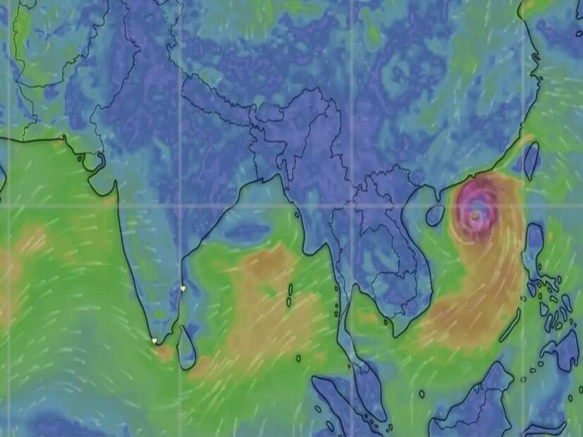 ধীরে ধীরে শক্তি বাড়াচ্ছে বঙ্গোপসাগরে তৈরি নিম্নচাপ। মধ্য বঙ্গোপসাগর থেকে ধীরে ধীরে উত্তর বঙ্গোপসাগরে এগোচ্ছে এই সিস্টেম। এর প্রভাবে সপ্তাহের শেষে বৃষ্টি বাড়তে পারে দক্ষিণবঙ্গের উপকূল-সহ সংলগ্ন জেলাগুলিতে। এখনও মৎস্যজীবীদের জন্য কোনও সতর্কবার্তা নেই।