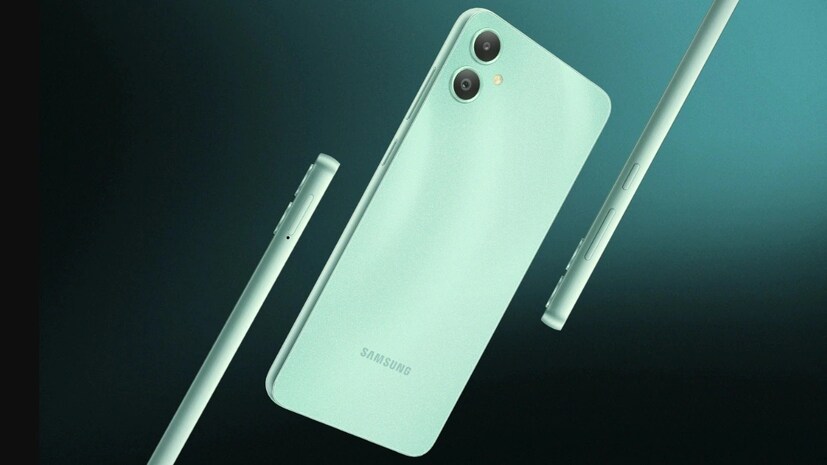 Galaxy M05 ফোন MediaTek Helio G85 চিপসেট দ্বারা চালিত, যা Galaxy A06-কেও শক্তি দেয়। Galaxy M05 ফোন একটি একক কনফিগারেশনে ৪GB RAM এবং ৬৪GB অনবোর্ড স্টোরেজ সহ উপলব্ধ, যা মাইক্রোএসডি কার্ড স্লট ব্যবহার করে ১TB পর্যন্ত প্রসারিত করা যেতে পারে। তবে এতে ৫জি সংযোগের অভাব রয়েছে। 