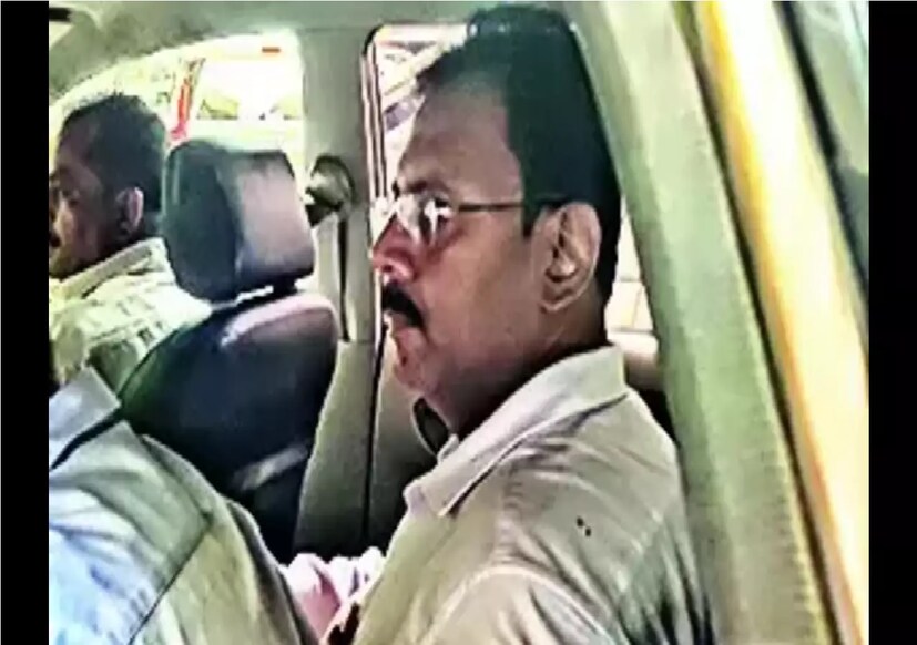 রোগী কোথায় প্রাইভেটে দেখাচ্ছে তার উপর নির্ভর করে টাকা নিতেন সন্দীপ ঘোষ। সিবিআই সূত্রে জানা যাচ্ছে অধ্যক্ষ থাকার আগে থেকেই সন্দীপের প্রাইভেট প্র্যাক্টিস।
