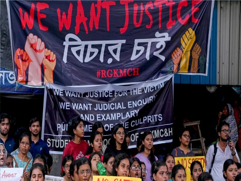 চার্জশিটে উল্লেখ করা হয়েছে, মত্ত অবস্থায় ধর্ষণ-খুনের ঘটনা ঘটিয়েছে সঞ্জয়। বিকৃত মানসিকতার জন্য খুন করে সঞ্জয়। চার্জশিটে স্পষ্ট উল্লেখ, সঞ্জয় বিকৃত মানসিকতার শিকার। মত্ত অবস্থায় এসে ধর্ষণ ও খুন করে সে।
