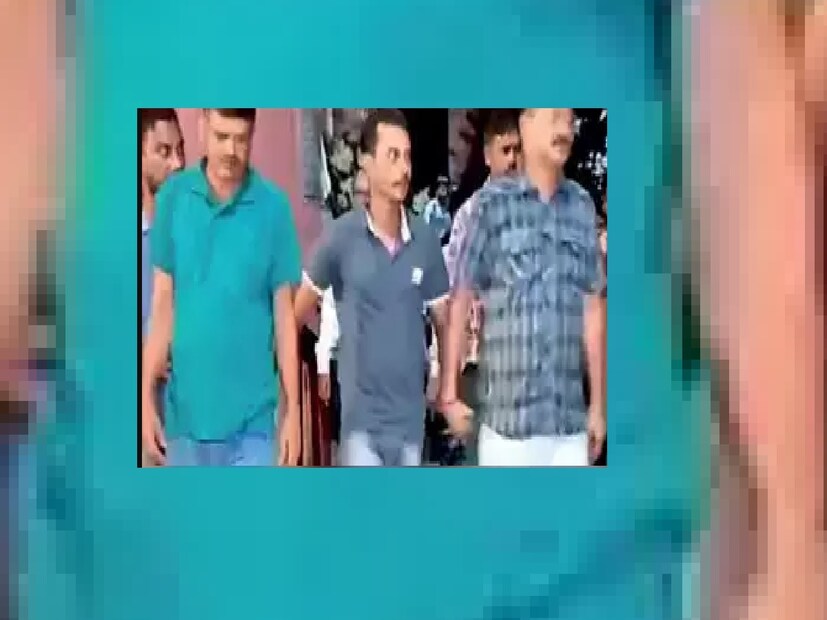 এ দিন শিয়ালদহ আদালতে একসঙ্গে ভার্চুয়ালি সঞ্জয় রায়, সন্দীপ ঘোষ এবং টালা থানার ধৃত ওসি অভিজিৎ মণ্ডলকে পেশ করে সিবিআই৷ শুনানি চলাকালীনই সঞ্জয় বিচারকের কাছে জামিনের আর্জি জানান৷ 