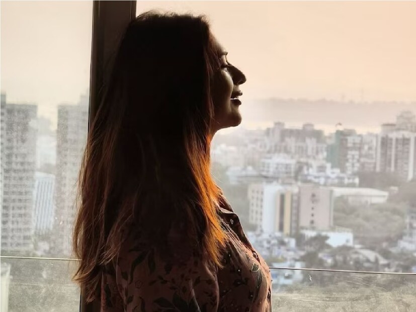 : টিভিতে সিরিয়ালের দুনিয়ায় যাঁরা কাজ করেন অনেক সময়েই তাঁদের সেটেই নায়ক -নায়িকার মধ্যে বাস্তব জীবনেও প্রেম হয়ে যায়৷ তা সেটা টলিউডের সিরিয়াল দুনিয়া হোক বা বলিউডের৷ তেমনিই এক সিরিয়ালের হট কাপলের গল্প শুনলে চমকে যাবেন৷ Photo- File