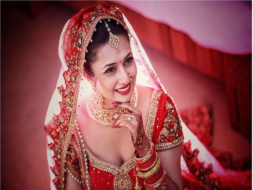 শরদ মালহোত্রার সঙ্গে তাঁর ব্রেকআপের কিছুদিন পরে, দিব্যাঙ্কা ত্রিপাঠি ২০১৬ সালে 'ইয়ে হ্যায় মহব্বতে'-র সহ-অভিনেতা বিবেক দাহিয়াকে বিয়ে করেন। ২০১৯ সালে, শারদও রিপসি ভাটিয়াকে বিয়ে করে তাঁর ব্যক্তিগত জীবনে এগিয়ে যান। Photo- File