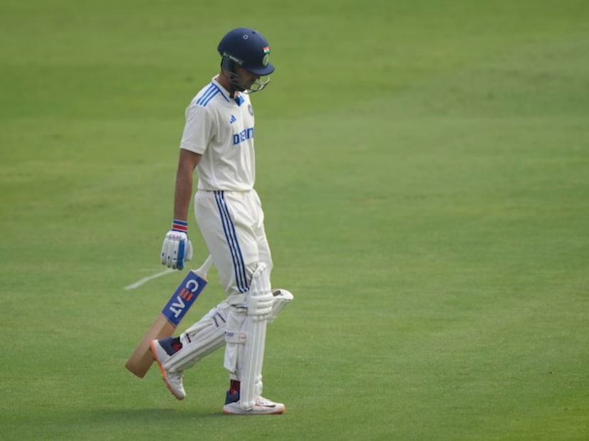 দীর্ঘদিন পর টেস্ট ক্রিকেটে ফিরলেও রানে ফিরতে পারলেন না শুভমান গিল। শুধু তাই নয়, সঙ্গে লজ্জার নজির গড়লেন তরুণ ভারতীয় ব্যাটার।
