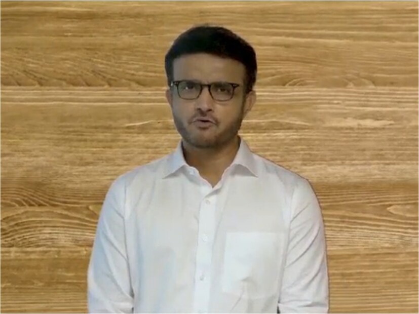 জানা গিয়েছে, কেউ একজন সৌরভের অ্যাকাউন্ট থেকে তাঁর প্রোফাইল ও কভার পিকচার ডাউনলোড করে ফেক অ্যাকাউন্ট খোলে। তার পর ঘটছিল বড় ঘটনা।