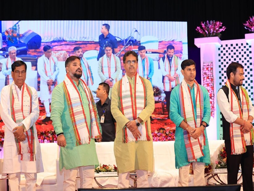 *২০২৪ সালের পর্যটন দিবসের মূল ভাবনা হল 'পর্যটন এবং শান্তি'। এই বছর বিশ্ব পর্যটন দিবসের আয়োজক দেশ ছিল জর্জিয়া। অনুষ্ঠানে মুখ্যমন্ত্রী বলেন, ত্রিপুরার প্রাকৃতিক পরিবেশ পর্যটনের অন্যতম সম্পদ। এছাড়াও রয়েছে ধর্মীয় পর্যটনের বিভিন্ন মন্দির ও মসজিদ। ত্রিপুরেশ্বরী মন্দির, কসবা কালিবাড়ি, চতুর্দশ দেবতা বাড়ি, অমরপুরের মঙ্গলচন্ডী মন্দির, মহামুনী প্যাগোডা ইত্যাদি রাজ্যের উল্লেখযোগ্য ধর্মীয় পর্যটনকেন্দ্র। অনুষ্ঠানে মুখ্যমন্ত্রী প্রফেসর ডাঃ মানিক সাহা বলেন, রাজ্যের পর্যটন শিল্পের বিকাশে উদয়পুরের মাতাবাড়িকে নবকলেবরে সাজানোর উদ্যোগ চলছে। নারকেলকুঞ্জ এবং ডম্বুরকে ইতিমধ্যেই পর্যটকদের কাছে আকর্ষনীয় করা হয়েছে। সেখানে লগ হাট চালু করা হয়েছে। বিভিন্ন কেন্দ্রীয় প্রকল্পের মাধ্যমে রাজ্যের পর্যটন কেন্দ্রগুলির পরিকাঠামো উন্নয়ন করা হচ্ছে। 