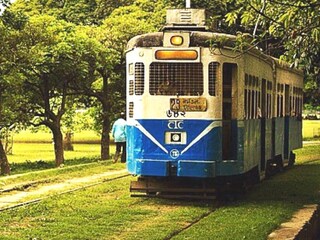 রাজ‍্যের পরিবহণ মন্ত্রী স্নেহাশিস চক্রবর্তী জানালেন, ট্রাম চালাতে বিভিন্ন ধরণের সমস‍্যার সম্মুখীন হতে হচ্ছে। যানজট তৈরি হচ্ছে। দ্রুত গতির যুগে ধীরে চলা ট্রামের কারণে রাস্তায় সমস‍্যা বাড়ছে।