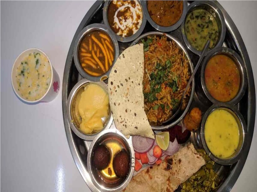 এক সিঙ্গেল মাদারের সাফল্যের গল্প:রেণুকা বলেছেন যে, তাঁর বয়স যখন মাত্র ২৫ বছর, তখন তাঁর স্বামী এক দুর্ঘটনায় মারা যান। সেই সময় তাঁর দুই সন্তান ছিল। এর মধ্যে একজনের বয়স পাঁচ বছর আর অন্যজনের বয়স দেড় বছর। ফলে তাঁর সামনে সবচেয়ে বড় চ্যালেঞ্জ ছিল, একা হাতে নিজের সন্তানদের মানুষ করা। প্রথম ২-৩ বছর কেটেছে সেই চিন্তাতেই।
