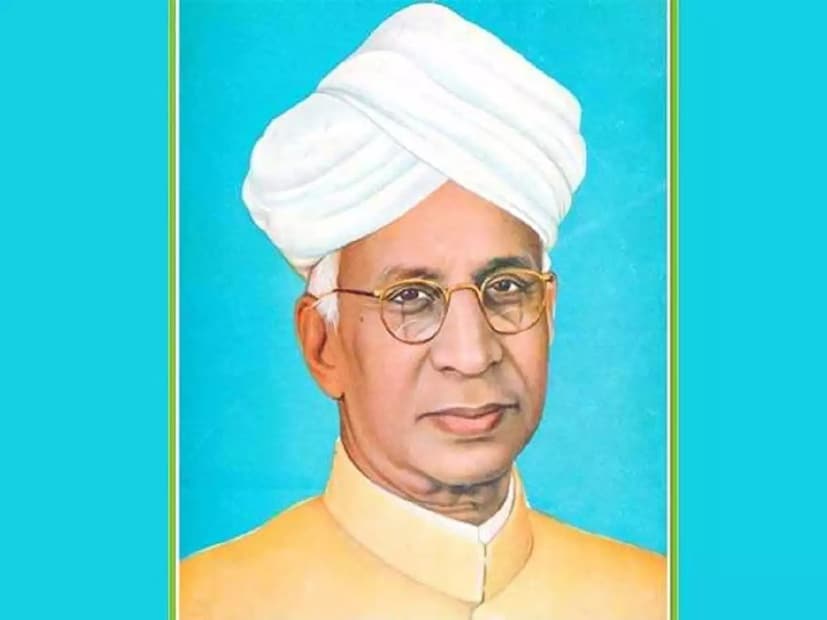 ১৯৬২ সালে, রাষ্ট্রপতির দায়িত্ব নেওয়ার পর, তাঁর ছাত্ররা তাঁর জন্মদিন উদযাপনের অনুমতি চেয়ে অনুরোধ করেন। তিনিই তাঁদের এইদিনকে শিক্ষক দিবস হিসাবে পালন করতে বলেছিলেন, তাঁর কথায় “আমার জন্মদিনকে আলাদাভাবে পালন করার পরিবর্তে, যদি ৫ সেপ্টেম্বর শিক্ষক দিবস হিসাবে পালন করা হয় তবে এটি আমি বেশি আনন্দ পাবো”।