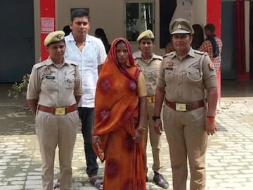 রোজ একই মিষ্টির দোকানে যেতেন ৩ সন্তানের মা